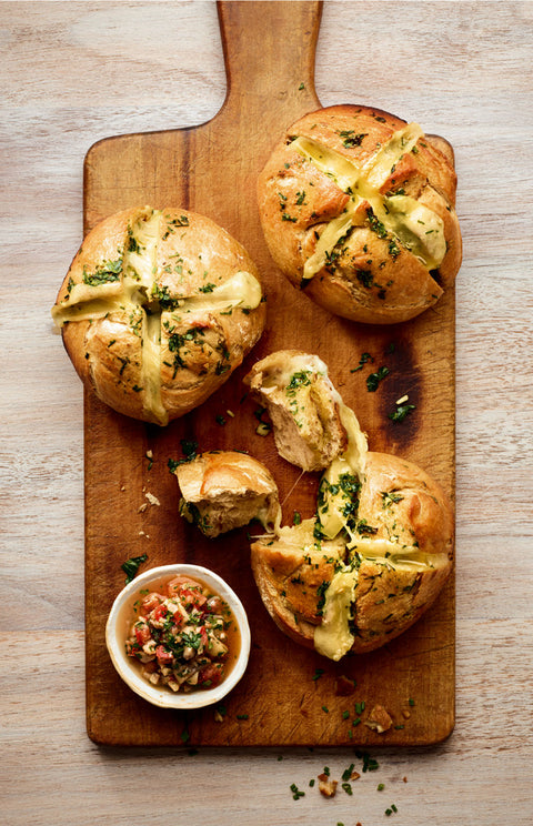 Grillbrötchen mit Heumilch-Bergkäse