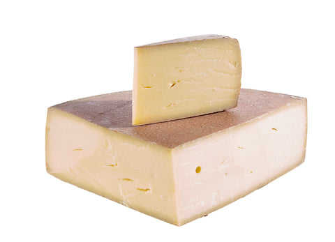 Die Bergwelt Tirols vereint im Käse: Der würzige Bergalmkäse